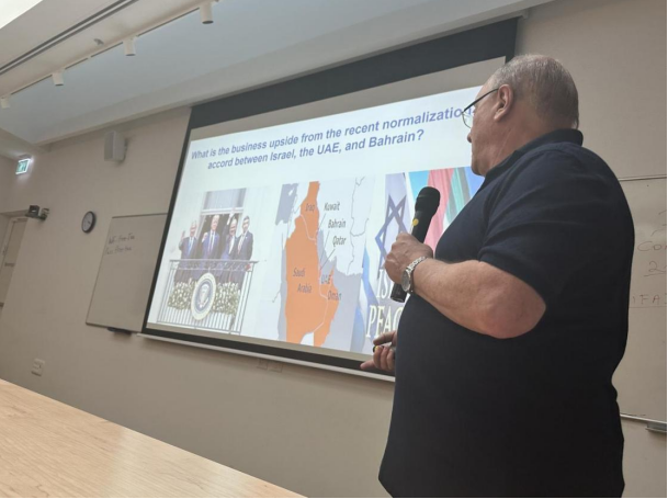 上海芭乐视频破解版創始人胡彬彬先生在特拉維夫大(dà)學學習(xí)交流.png 上海芭乐视频破解版創始人胡彬彬先生在特拉維夫大學學習交流.png