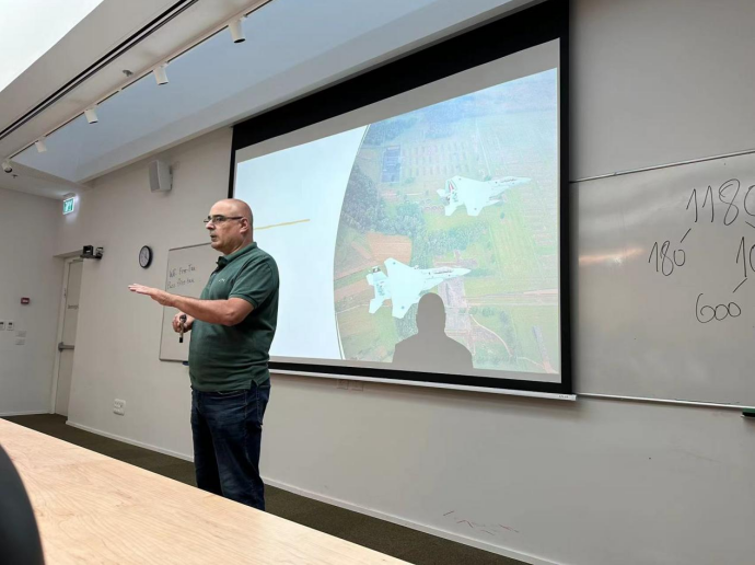 上海芭乐视频破解版創始人胡彬彬先(xiān)生在特拉維夫大(dà)學學習交流.png 上海芭乐视频破解版創始人胡彬彬先生在特拉維夫大學學習交流.png