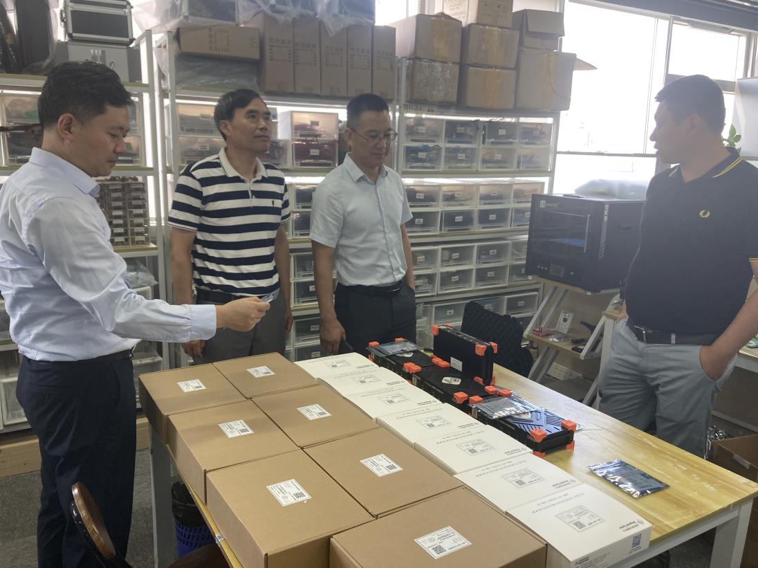 熱烈歡迎楊浦（pǔ）區科學技術委員會和上海無線電設備研究所各領導（dǎo）蒞臨我司參觀指導！.jpg